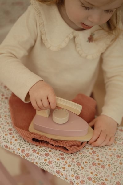 LITTLE-DUTCH-DRVENA-DASKA-ZA-PEGLANJE-SA-PEGLOM_3
